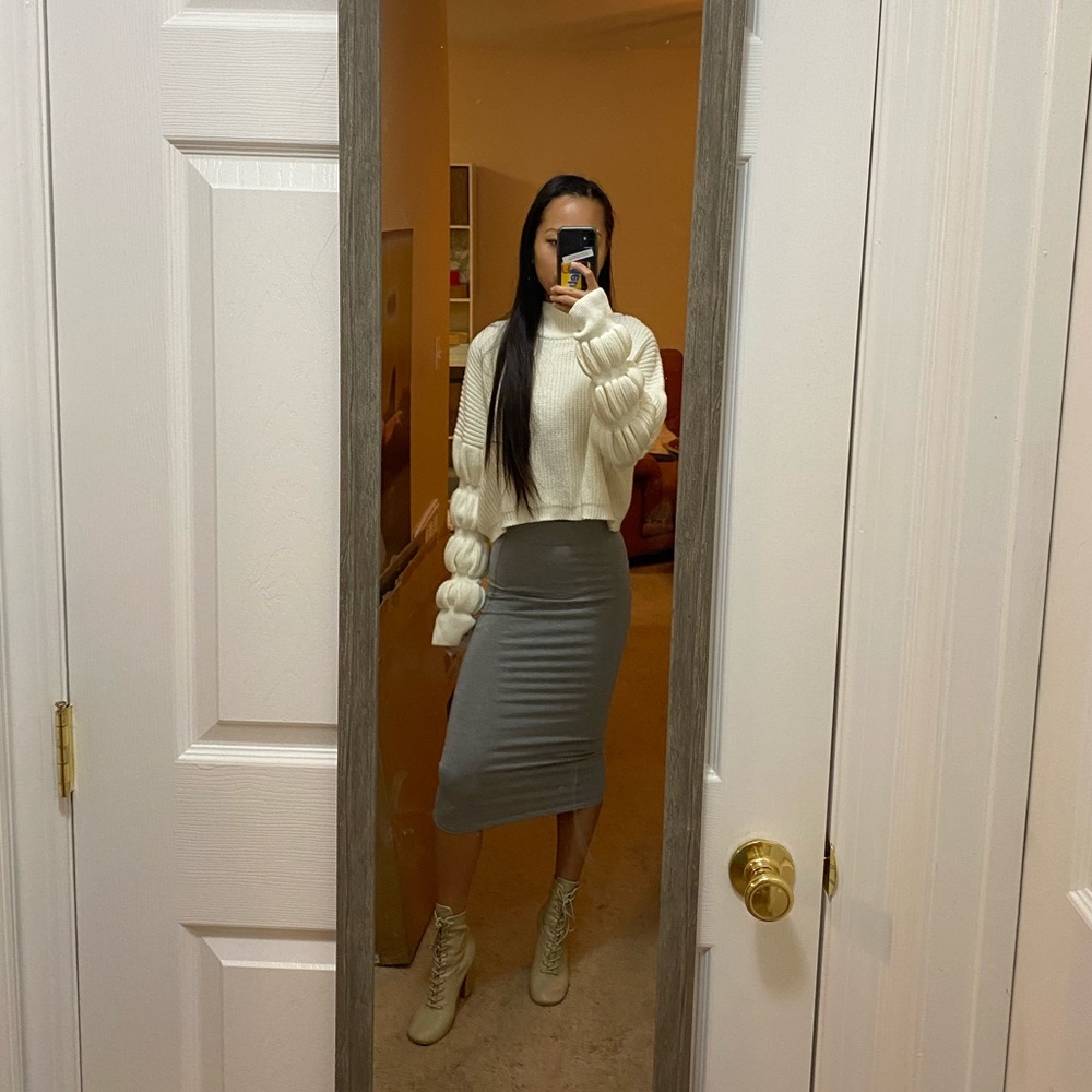 White puffy sleeve sweater